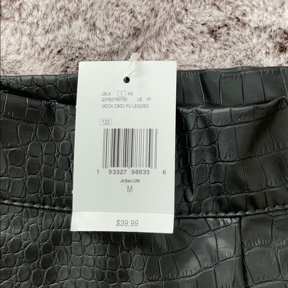 Guess - Picture 7 of 8